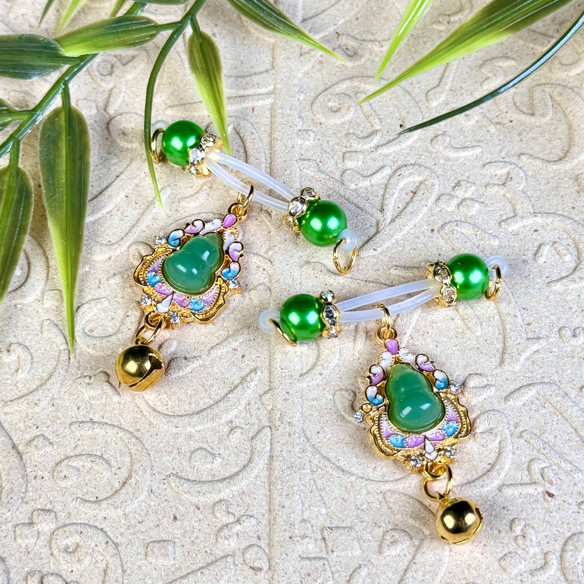 Emerald Bell Dangle Nipple Clamp