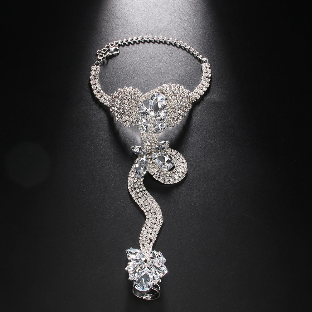 Distinctive snake-shaped bracelet