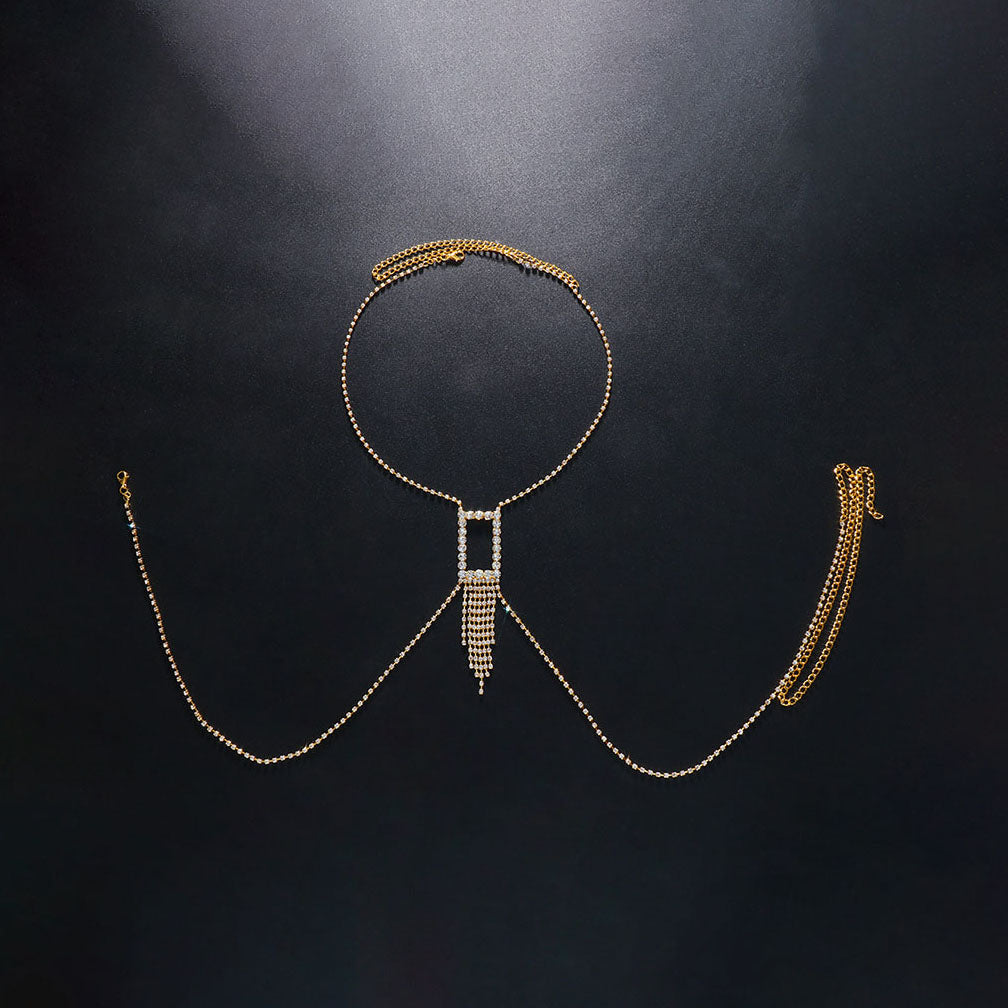 Square-shaped tassel chest chain