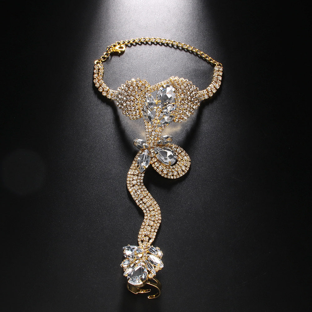 Distinctive snake-shaped bracelet
