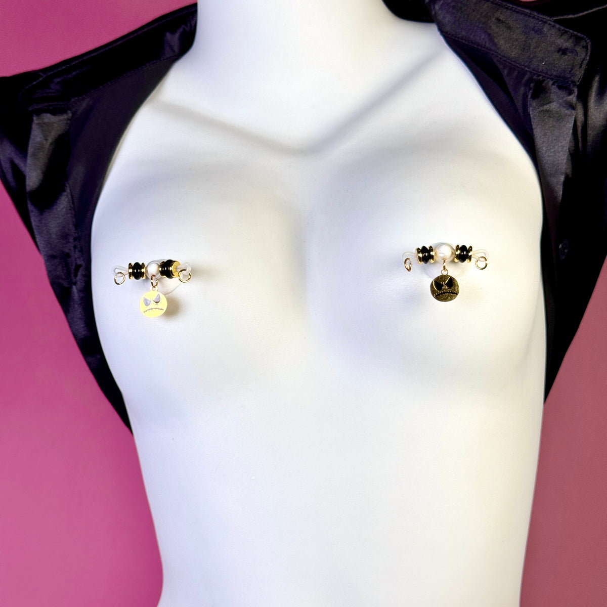 Dark Smile Charm Non-Piercing Nipple Clamp