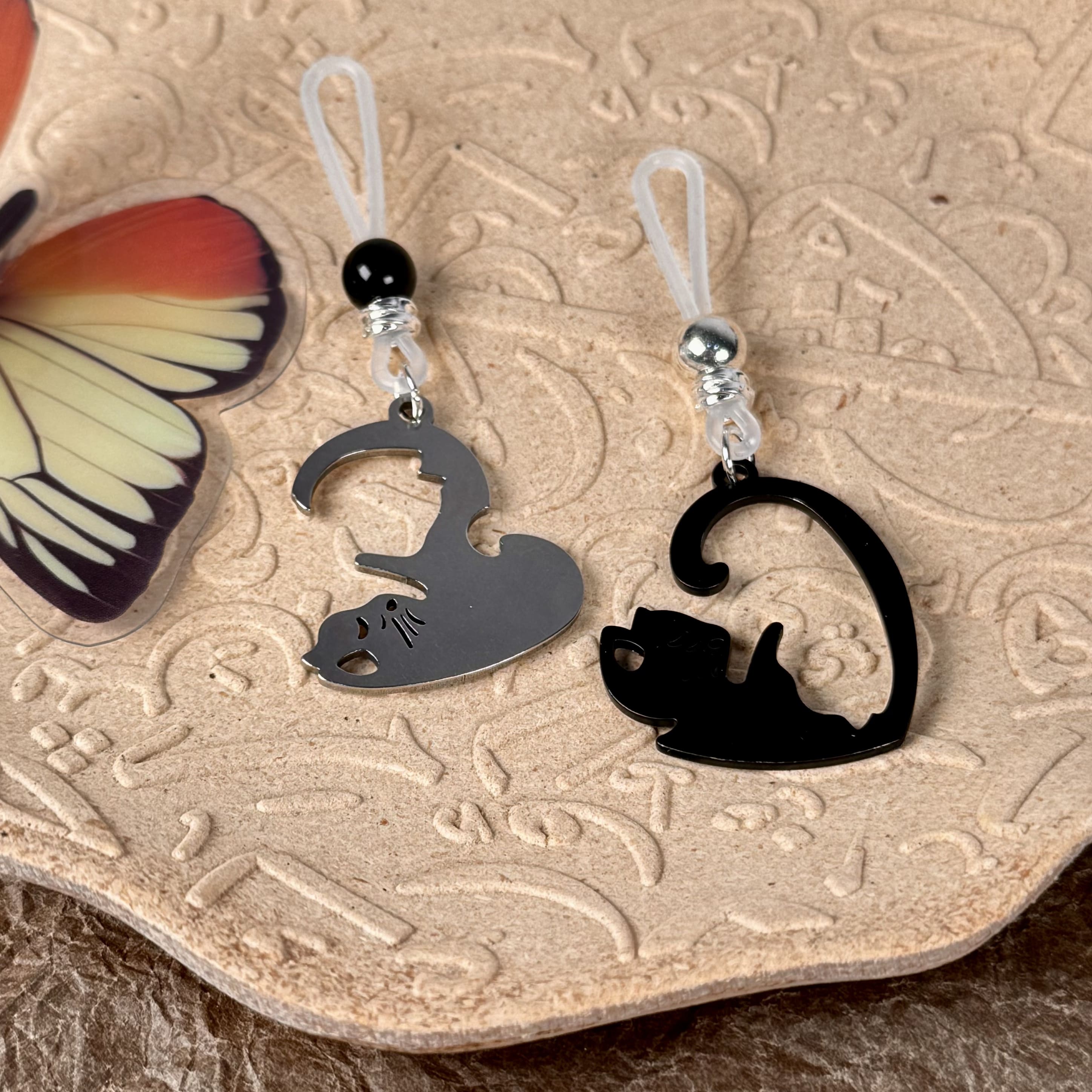 Heart-shaped cat couple nipple clamps