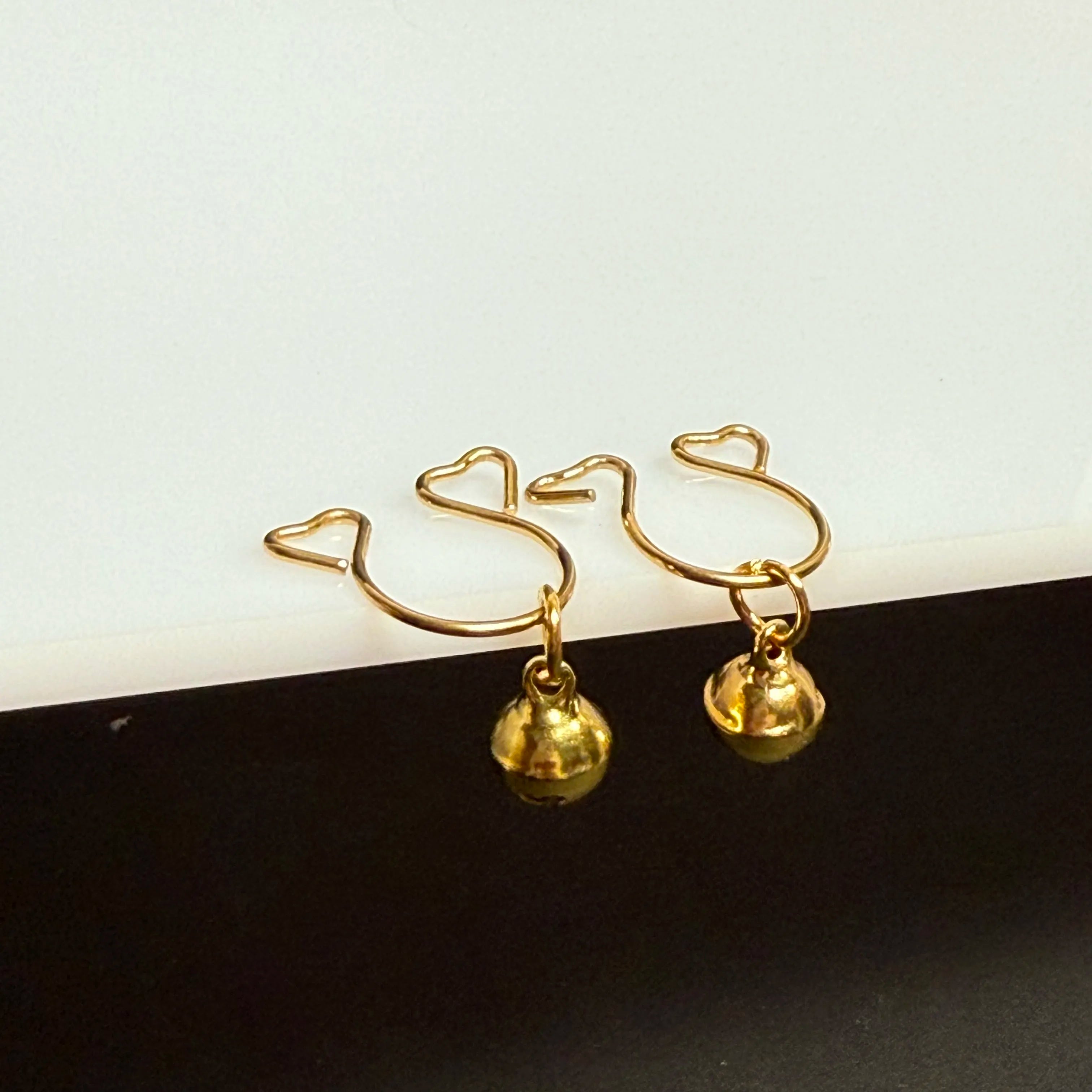 No need to pierce the sand gold bell