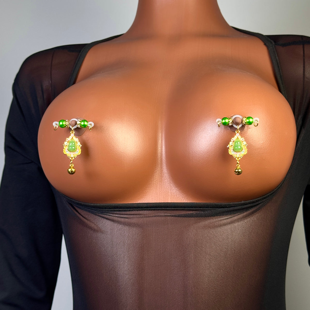 Emerald Bell Dangle Nipple Clamp