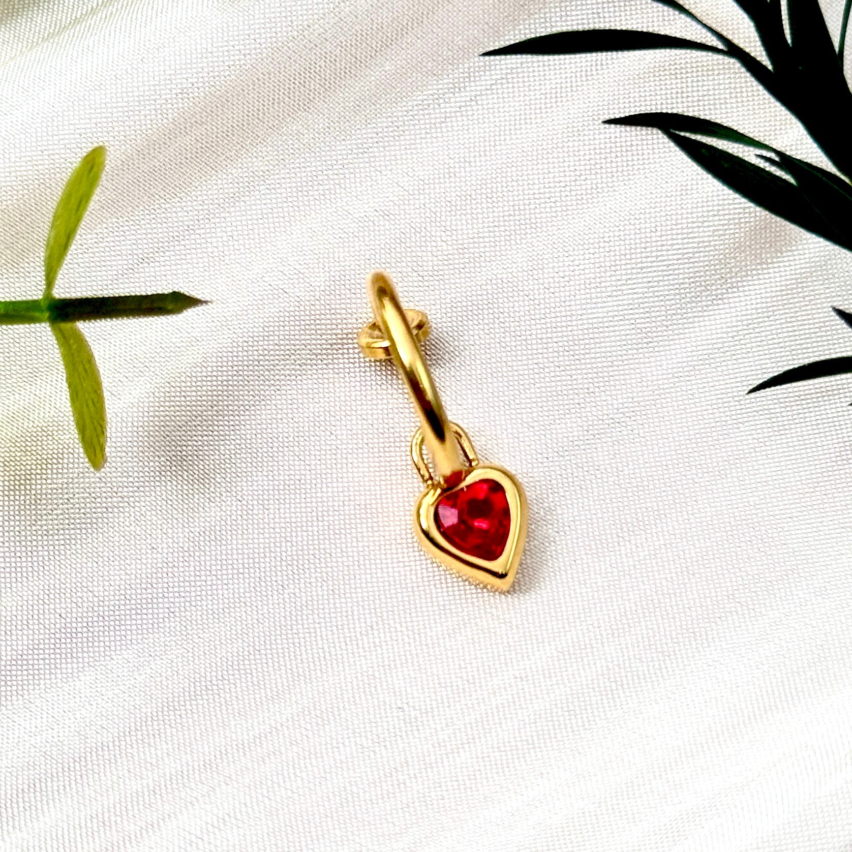Luna Ruby Heart Navel Clip™