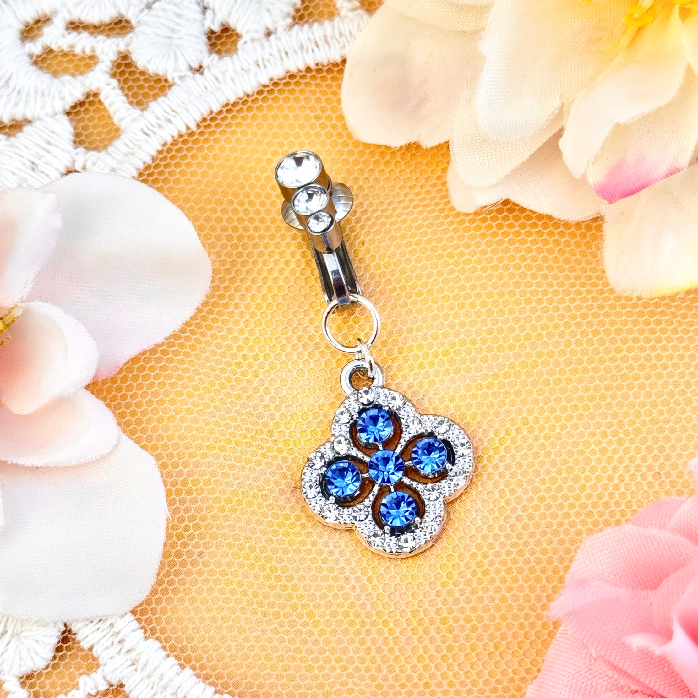 Sapphire Clover Belly Clip