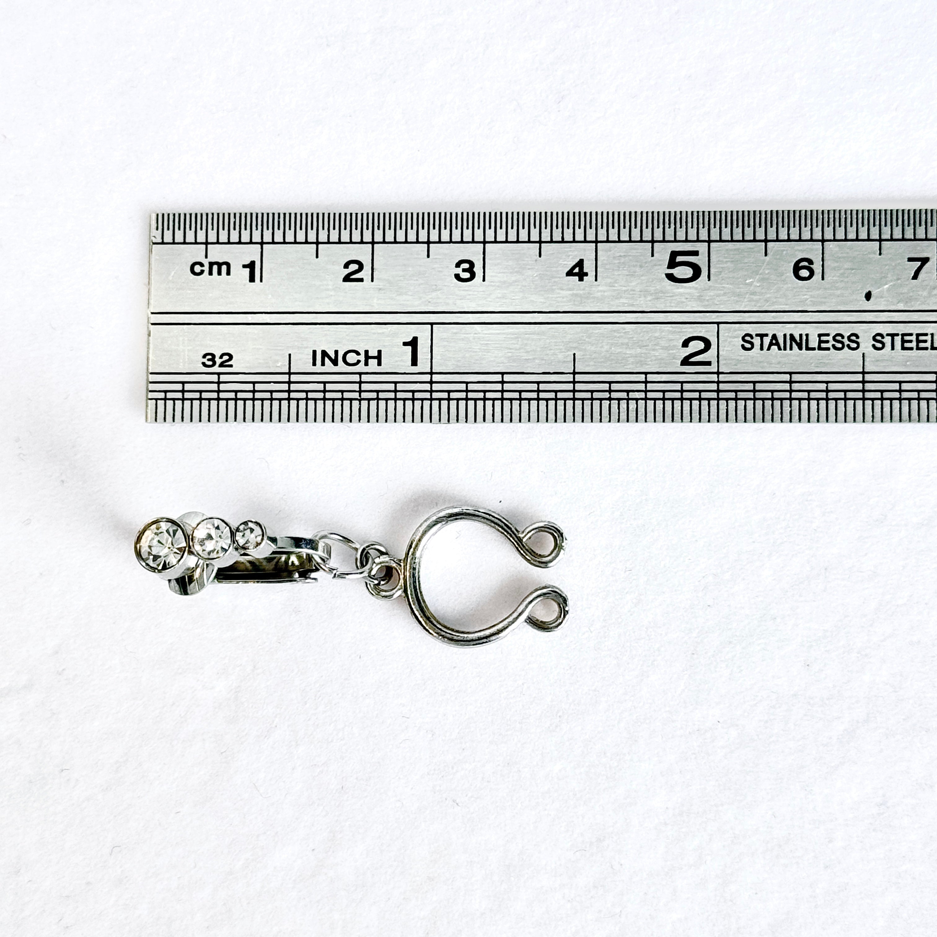 Luna Lucky Horseshoe Navel Clip™