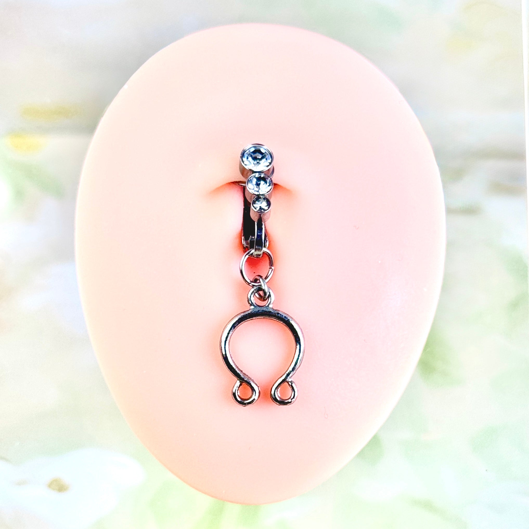 Luna Lucky Horseshoe Navel Clip™