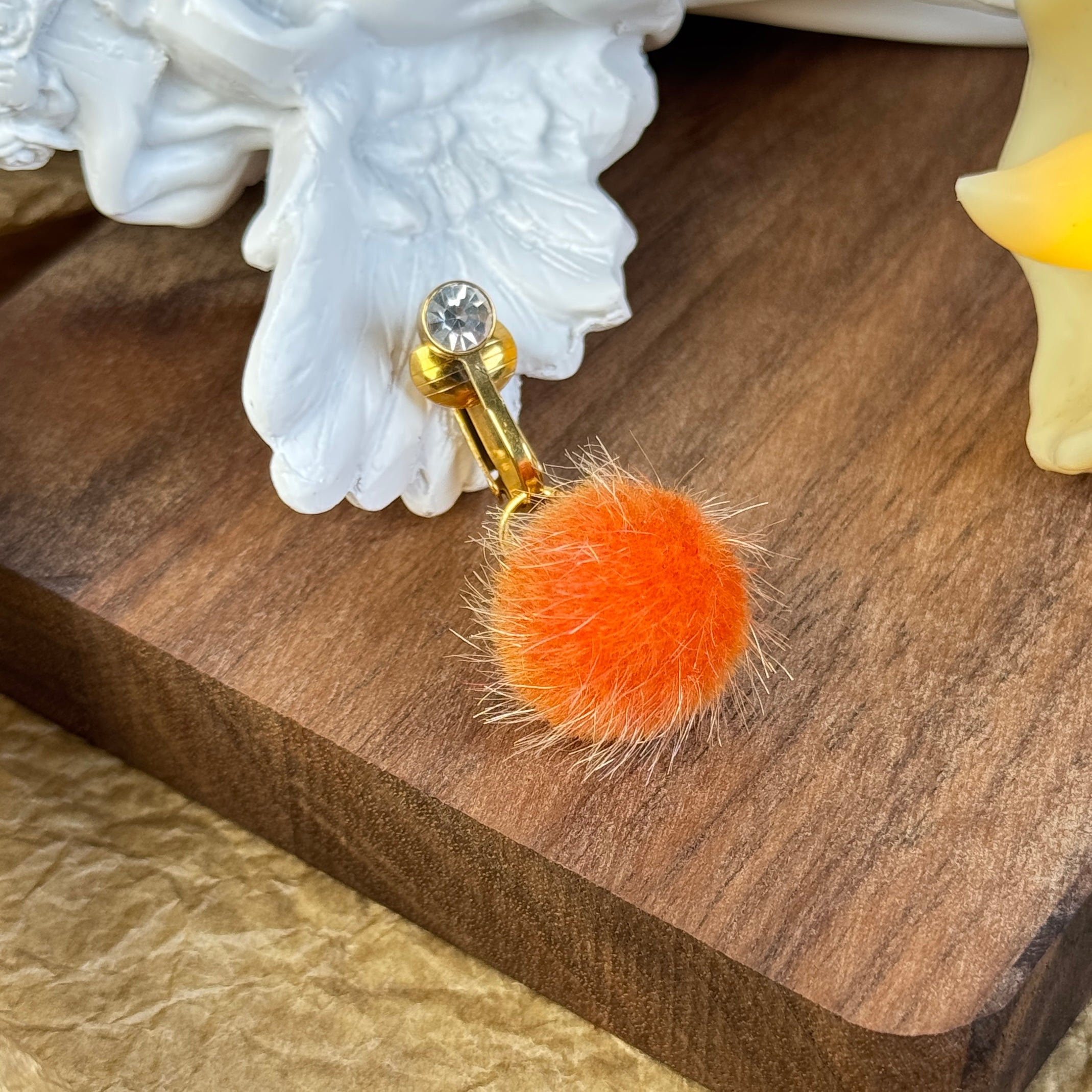 Citrus Pom-Pom Non-Piercing Navel Clip