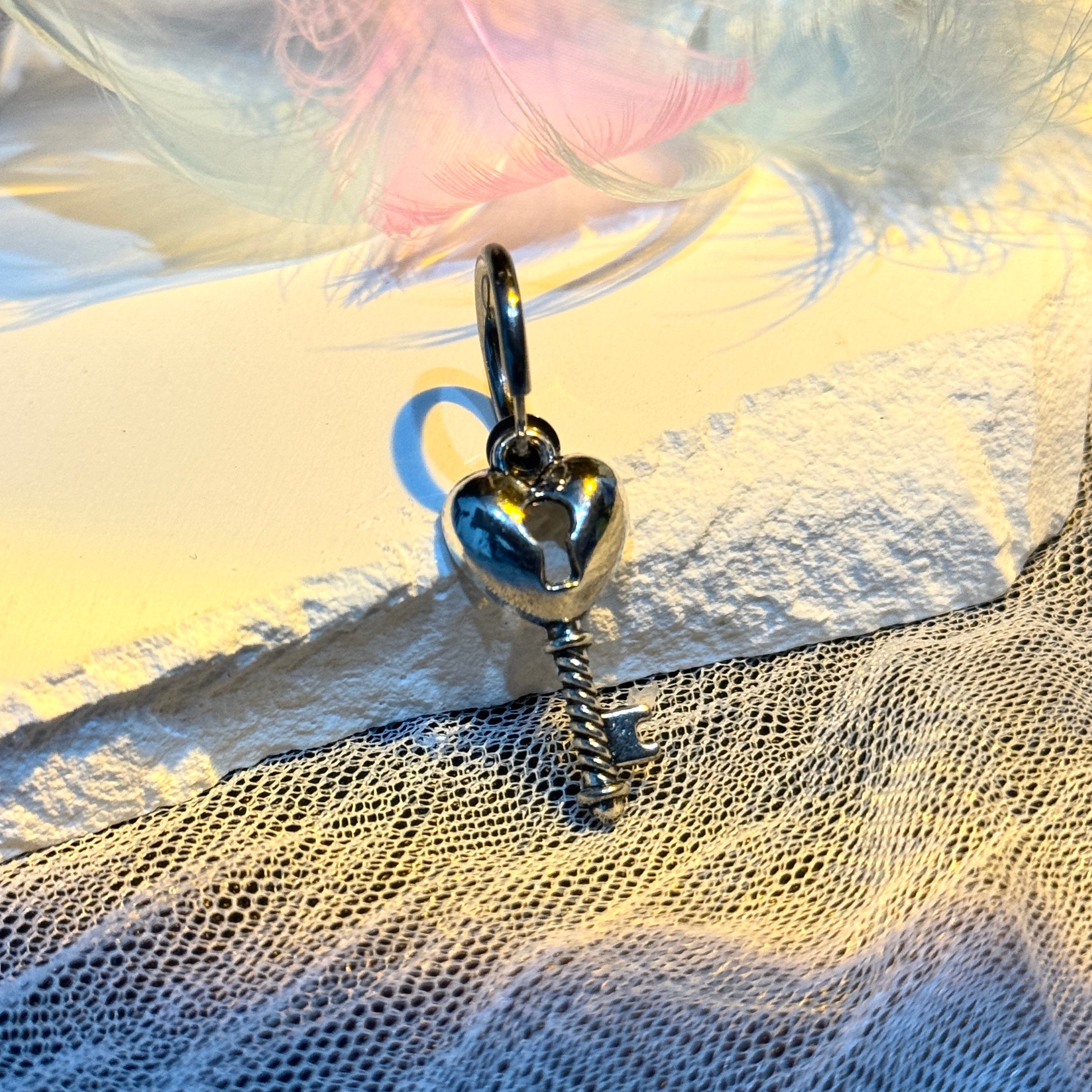 Non-piercing heart-and-key navel jewelry