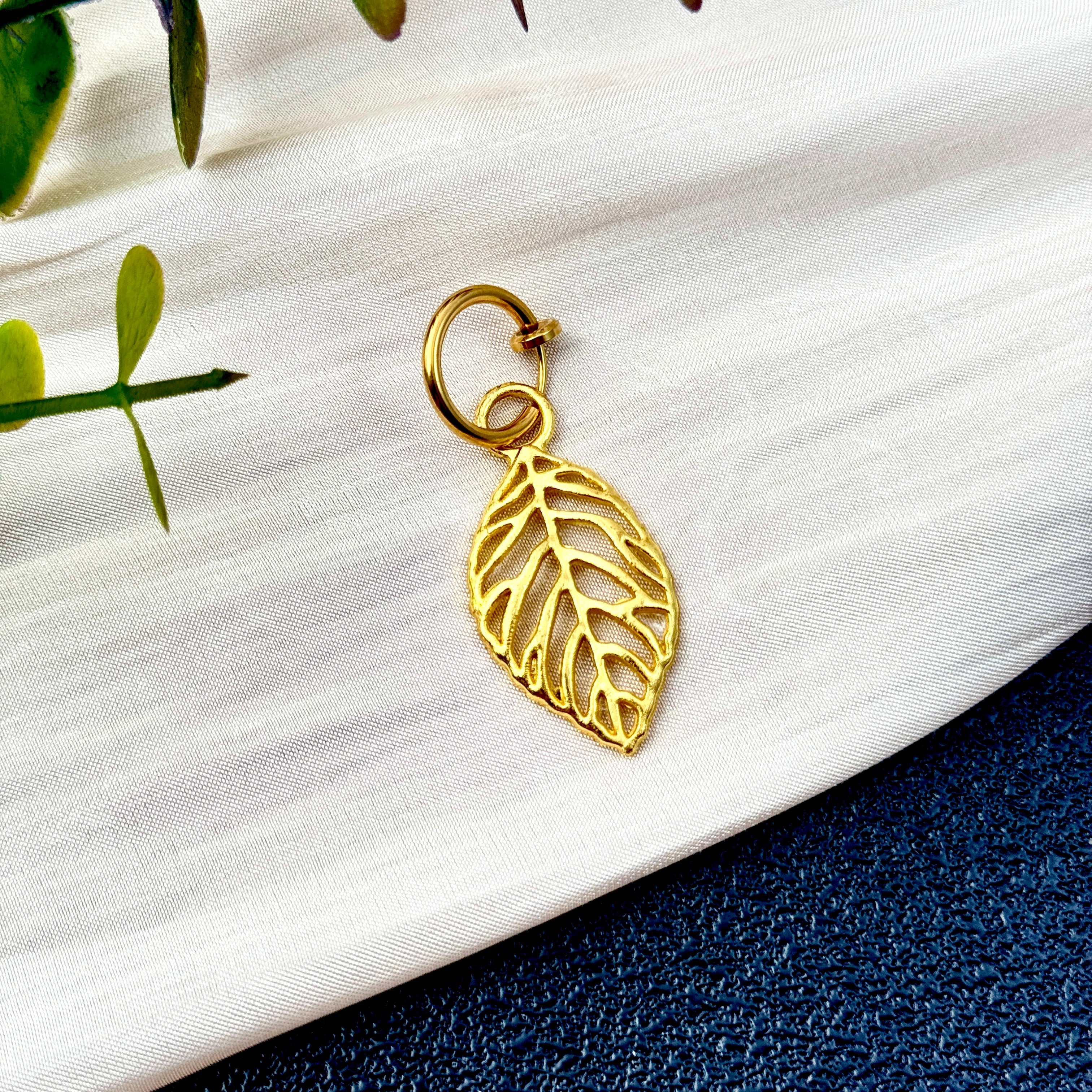 Luna Golden Leaf Navel Clip™