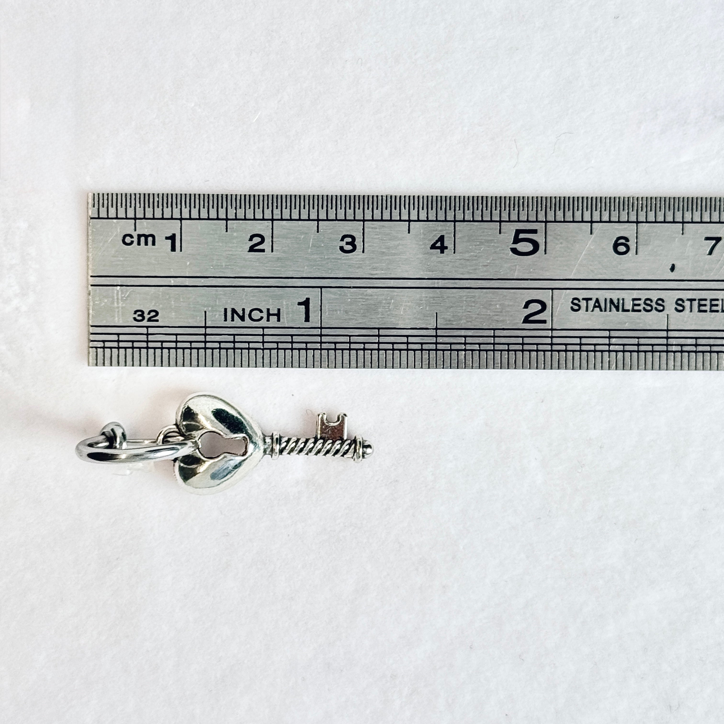 Non-piercing heart-and-key navel jewelry