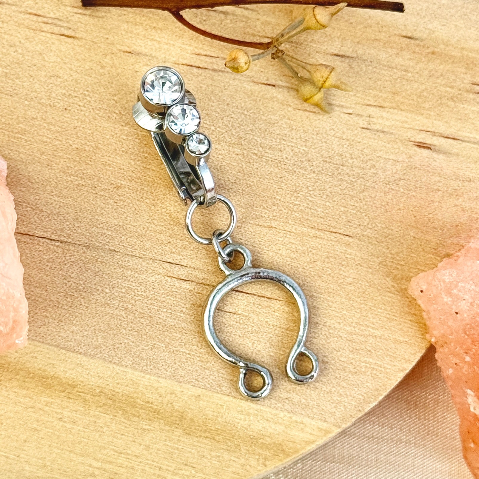 Luna Lucky Horseshoe Navel Clip™