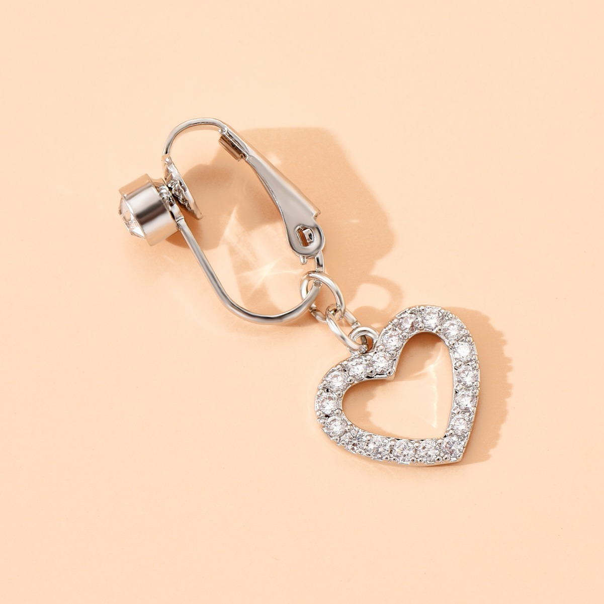 Non-piercing navel ring with a heart-shaped cubic zirconia