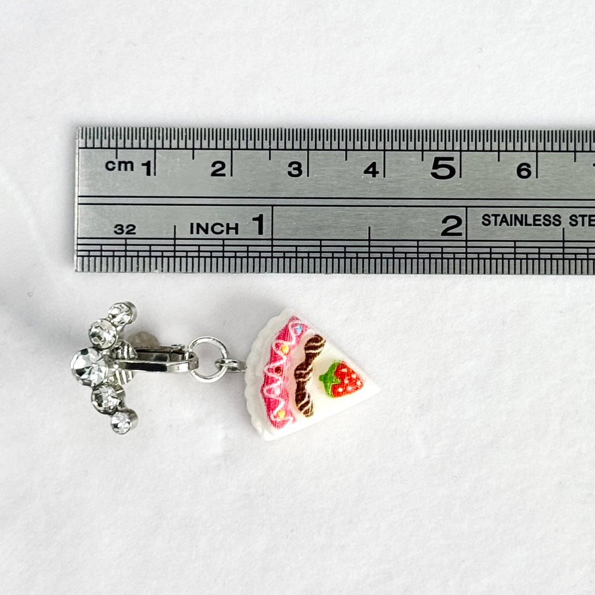 Non-piercing pizza charm navel clip